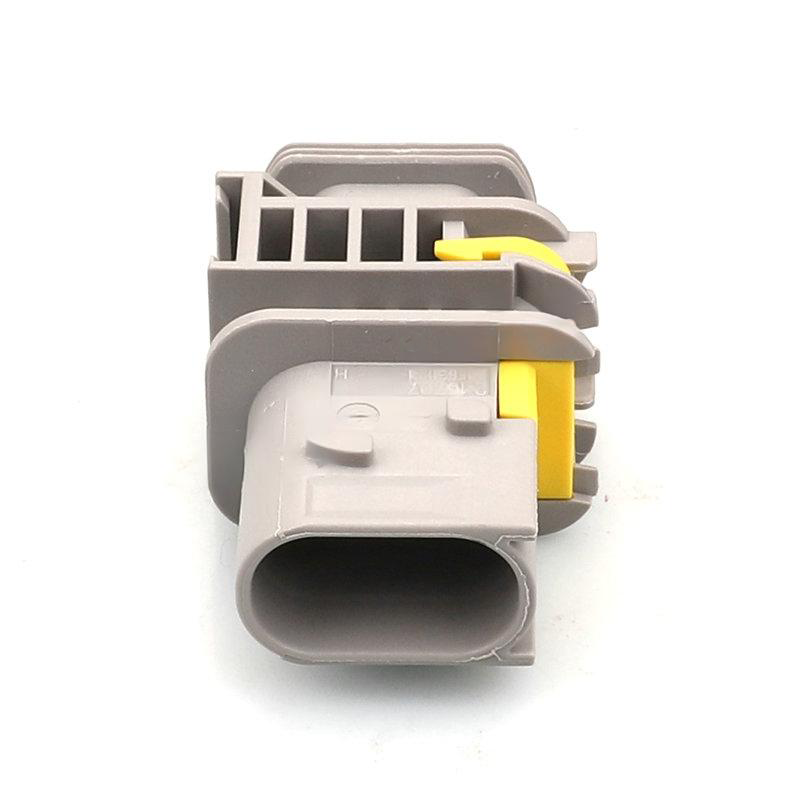CC30657 - 3 Pin Connector